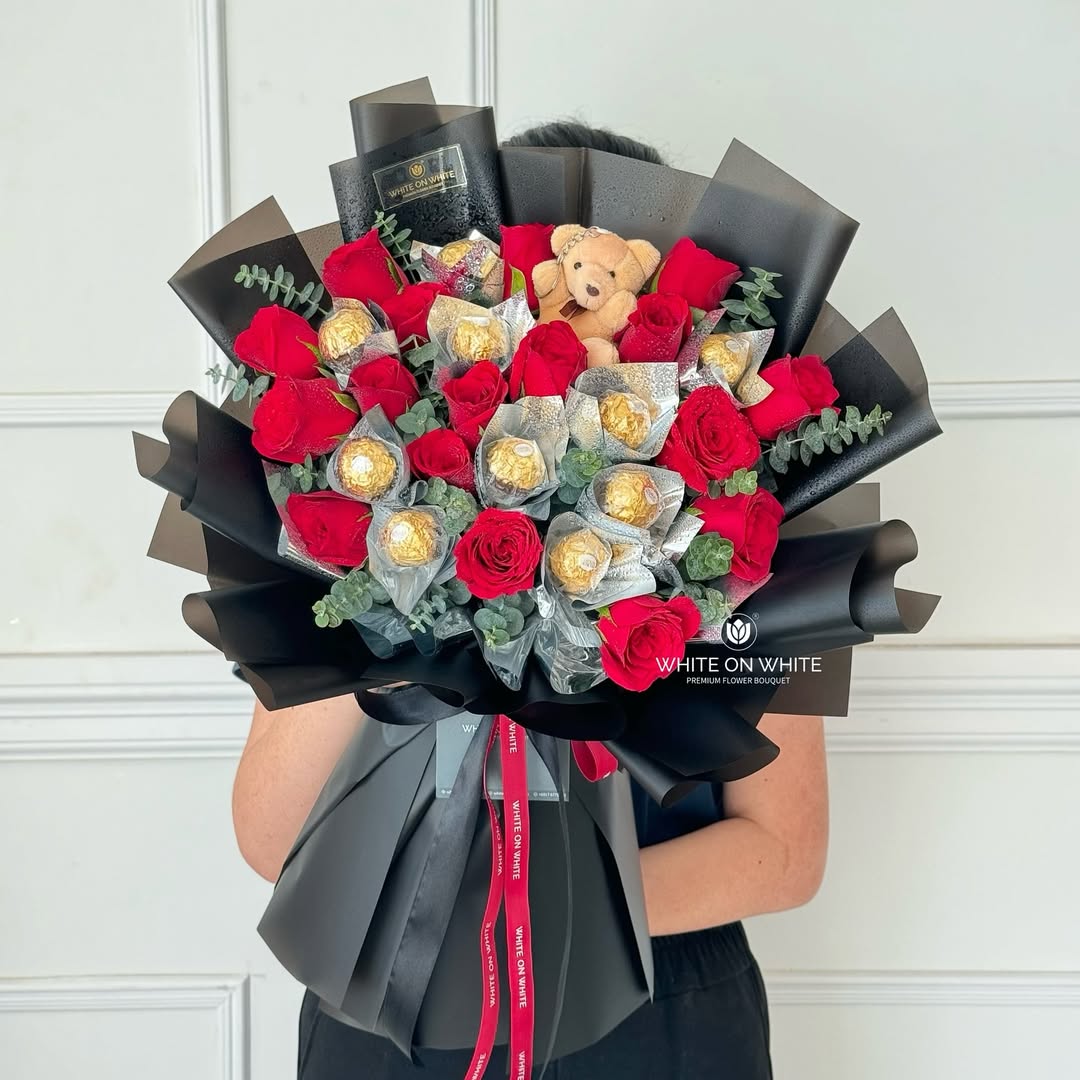 The Ultimate Malaysian Gift Guide to Make Roses Extra Special